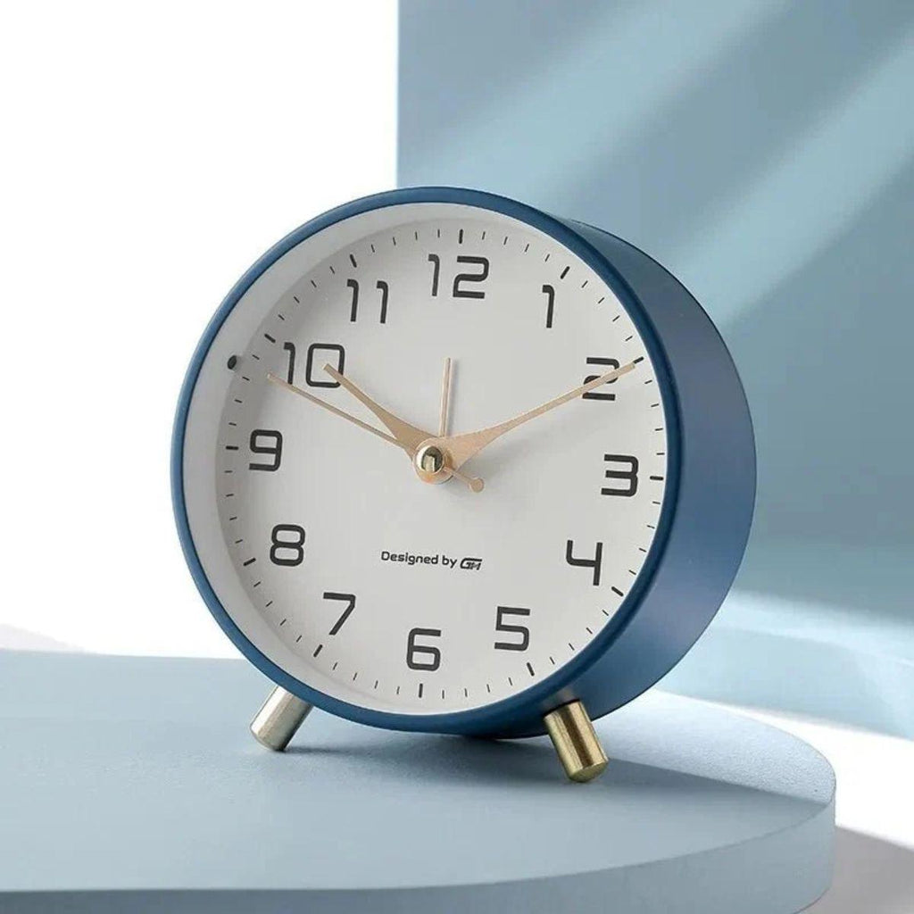 Silent Bedside Table Clock With Analog Display
