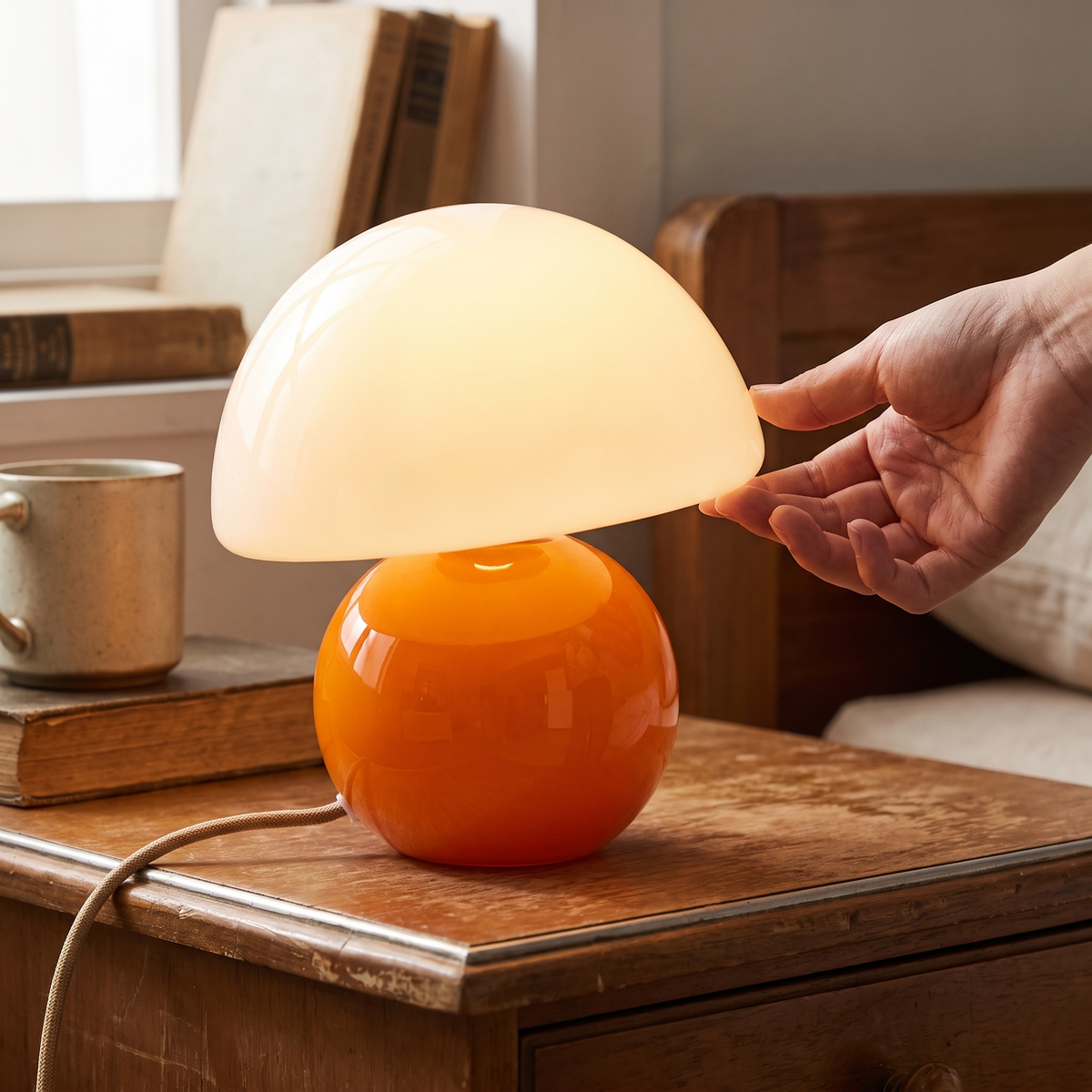 Acorn lamp material and finish detail