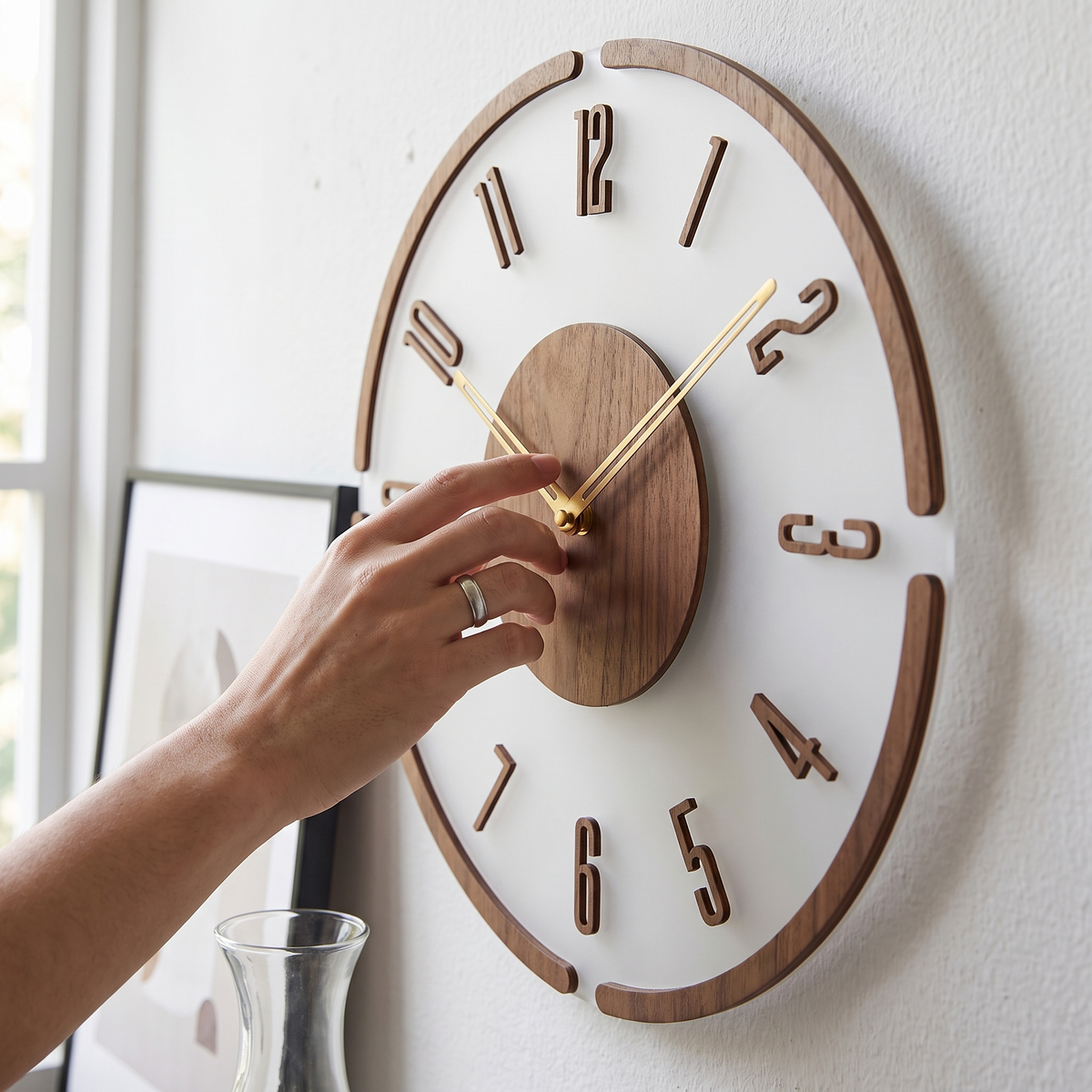 Mid-Century Wood-Texture Nordic Wall Clock detail