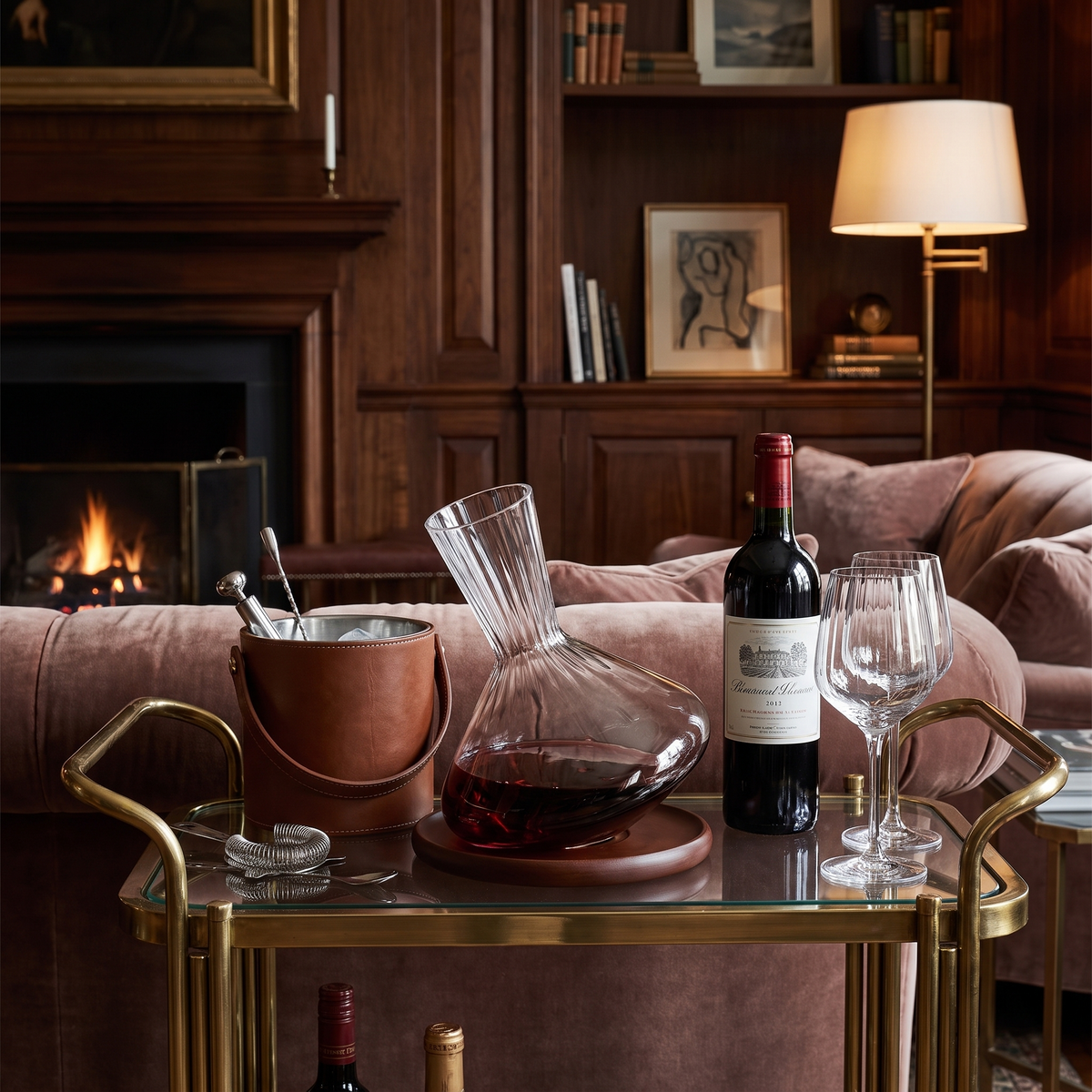 Gyroscopic Rotating Crystal Wine Decanter – lifestyle 1